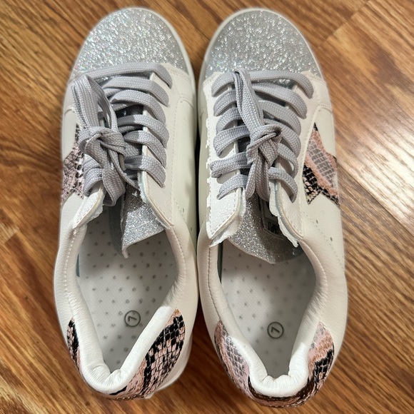 NWOT Simply Southern Star Sneakers - Picture 2 of 13